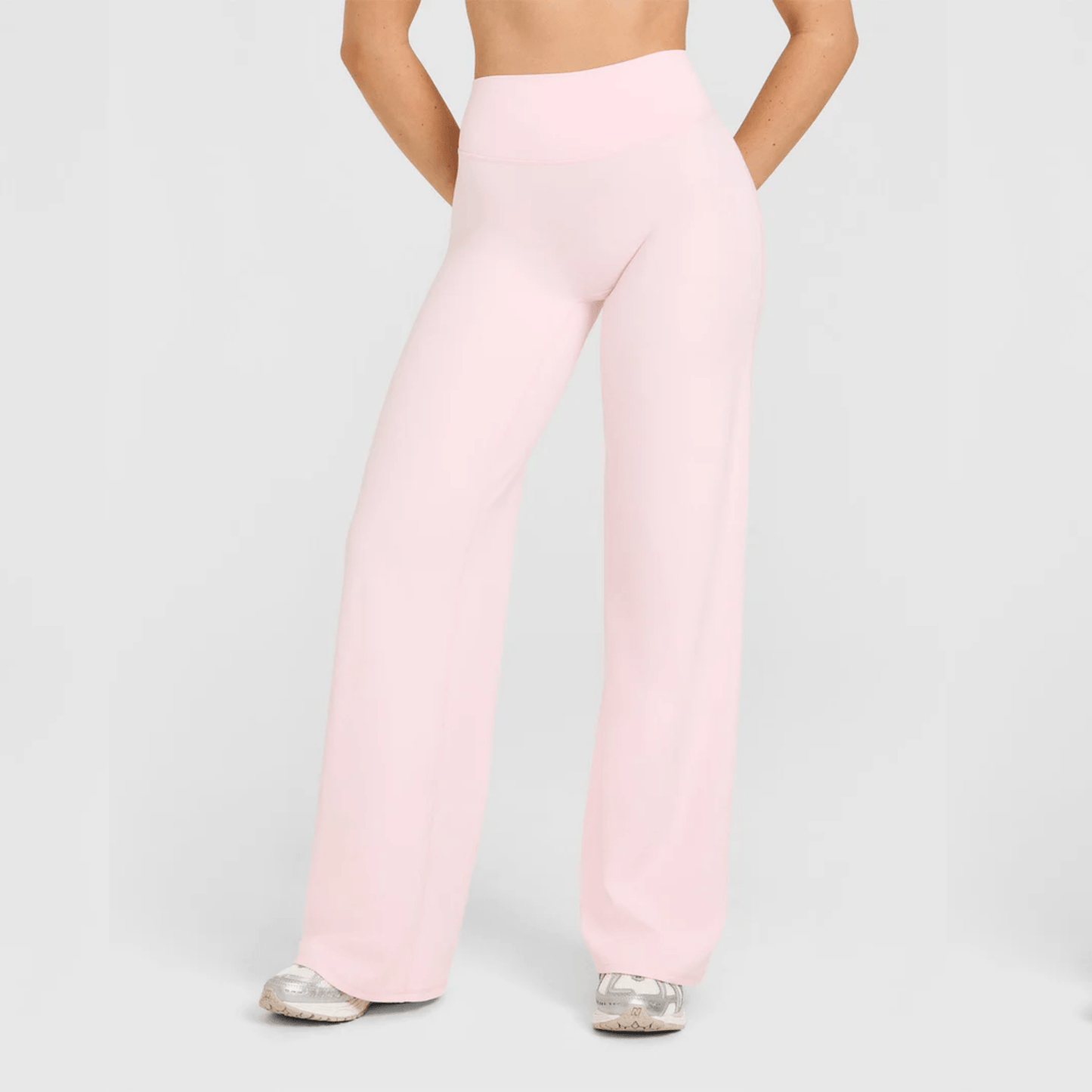 מכנסיים מחטבים ונוחים עם גזרה ישרה המעצימה את הישבן FLEXORA