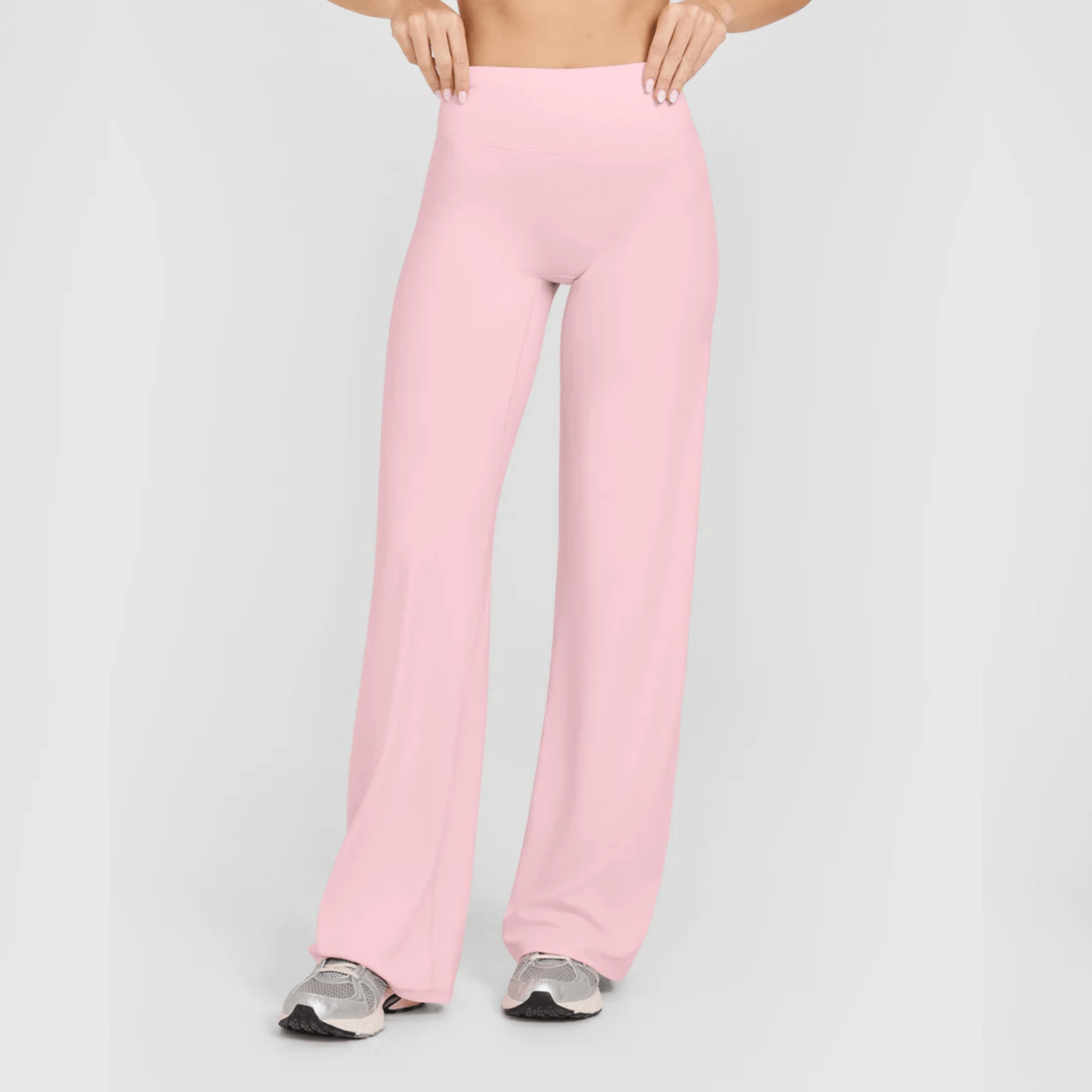 מכנסיים מחטבים ונוחים עם גזרה ישרה המעצימה את הישבן FLEXORA