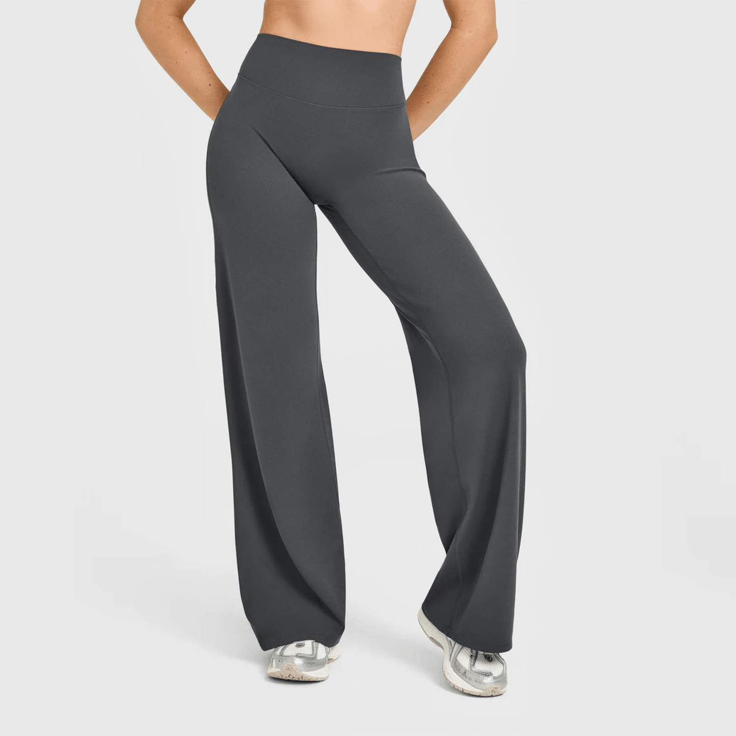 מכנסיים מחטבים ונוחים עם גזרה ישרה המעצימה את הישבן FLEXORA