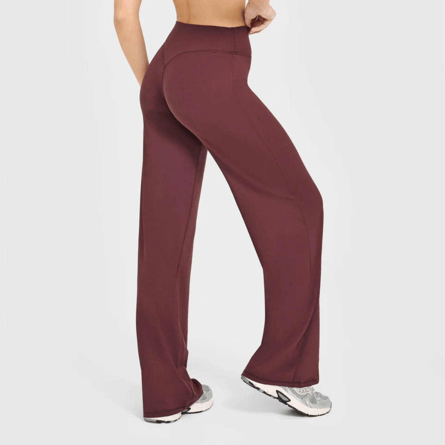 מכנסיים מחטבים ונוחים עם גזרה ישרה המעצימה את הישבן FLEXORA