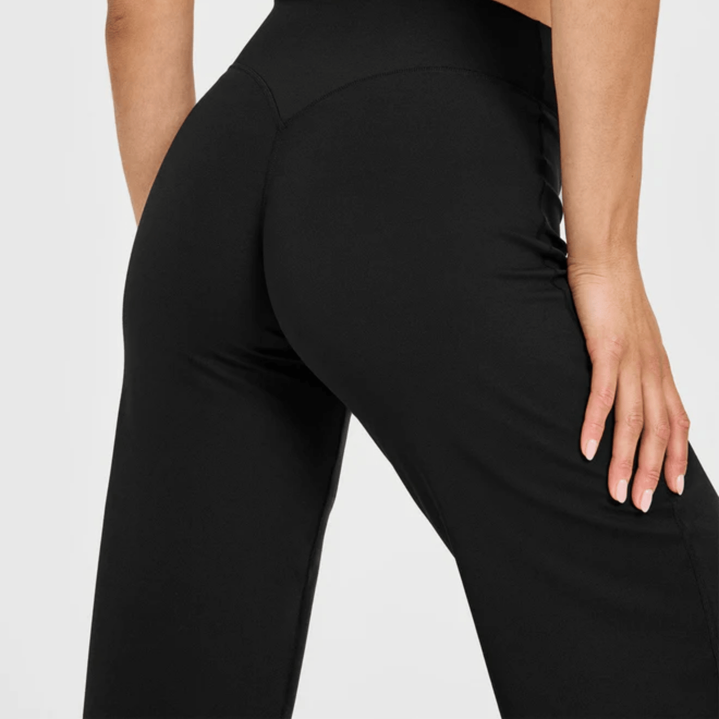 מכנסיים מחטבים ונוחים עם גזרה ישרה המעצימה את הישבן FLEXORA