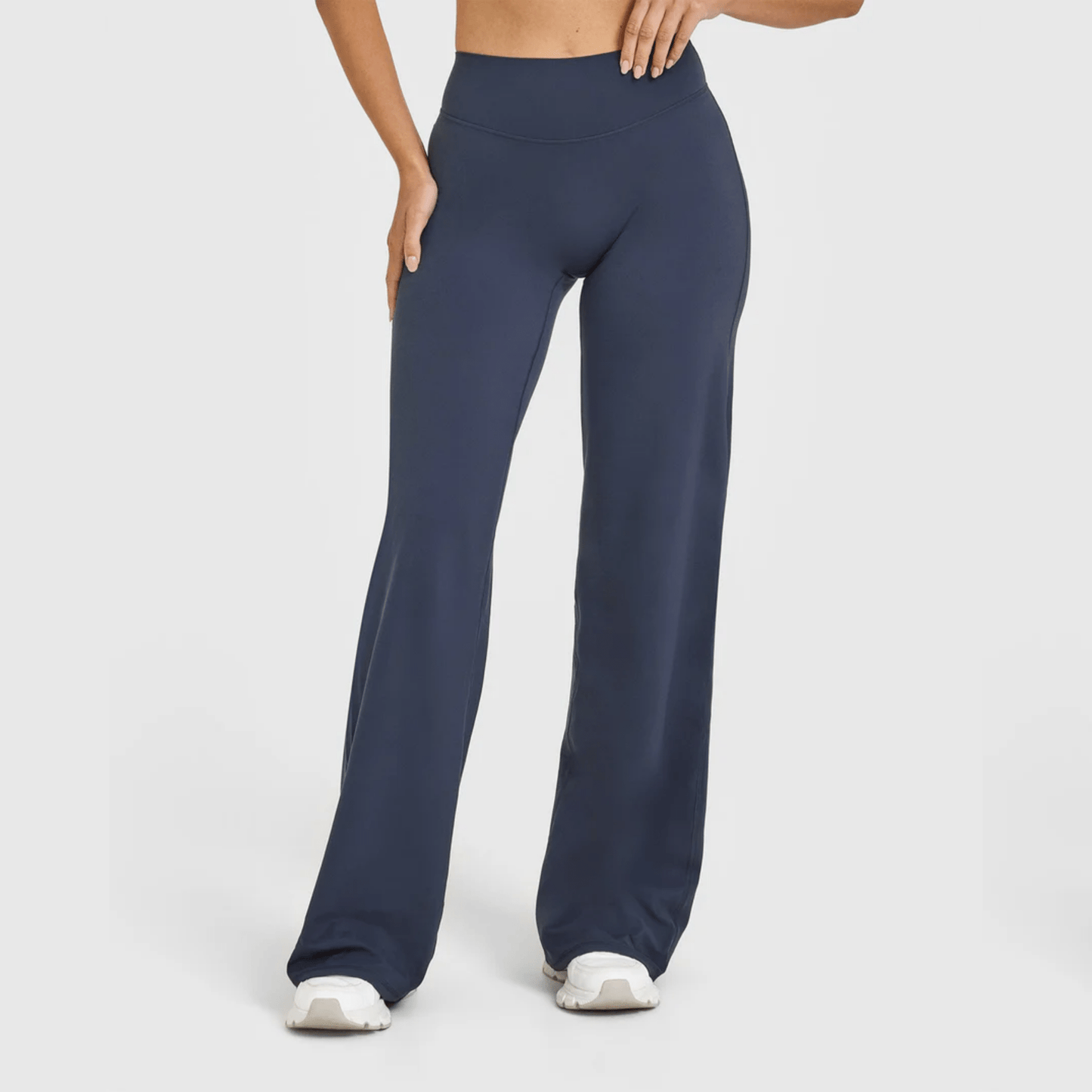 מכנסיים מחטבים ונוחים עם גזרה ישרה המעצימה את הישבן FLEXORA