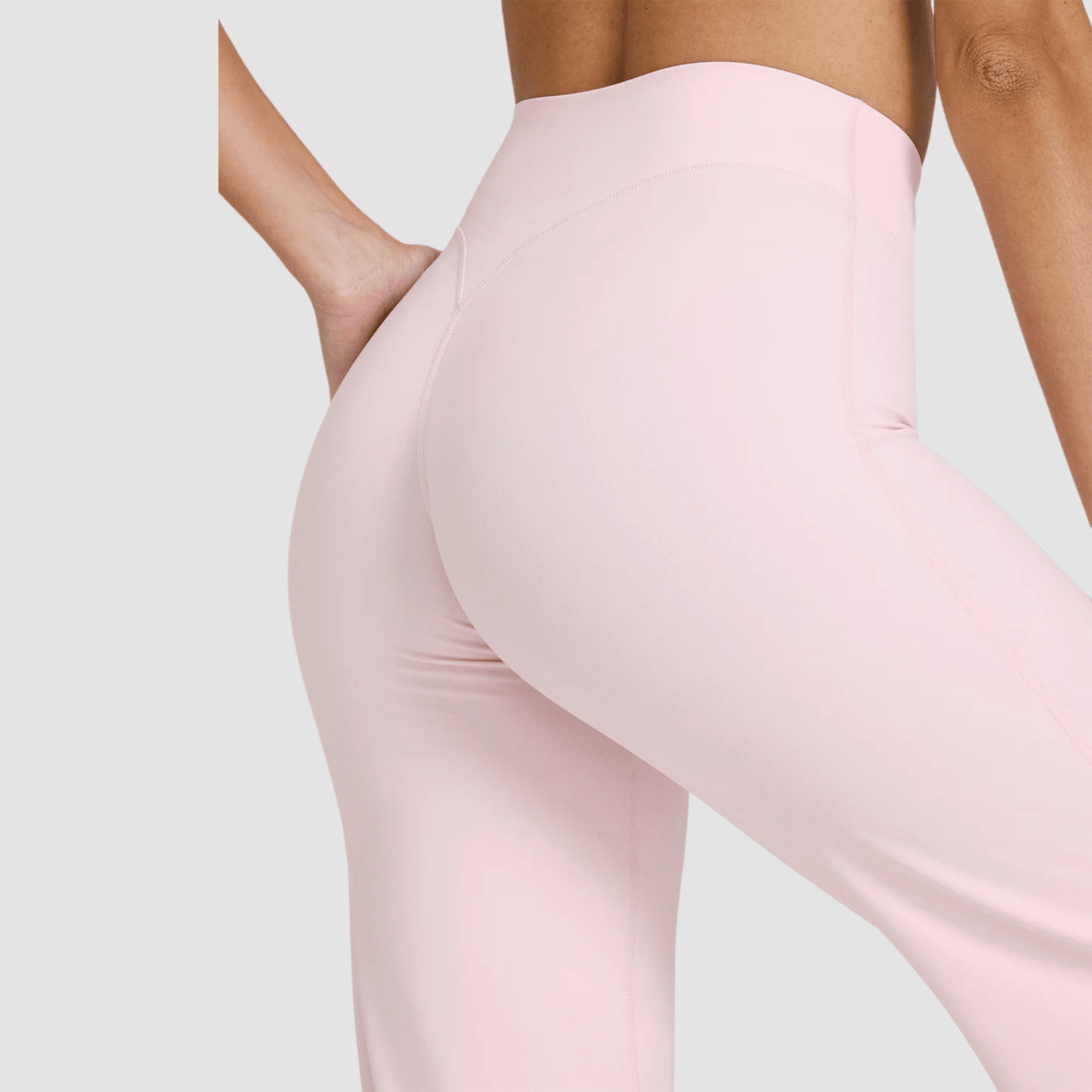 מכנסיים מחטבים ונוחים עם גזרה ישרה המעצימה את הישבן FLEXORA