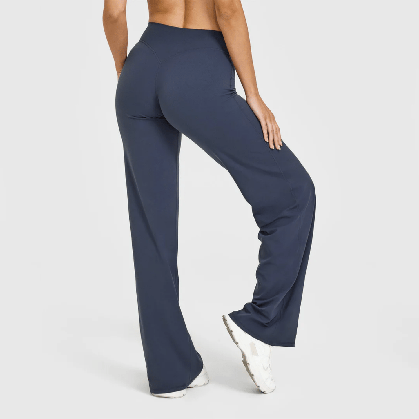 מכנסיים מחטבים ונוחים עם גזרה ישרה המעצימה את הישבן FLEXORA