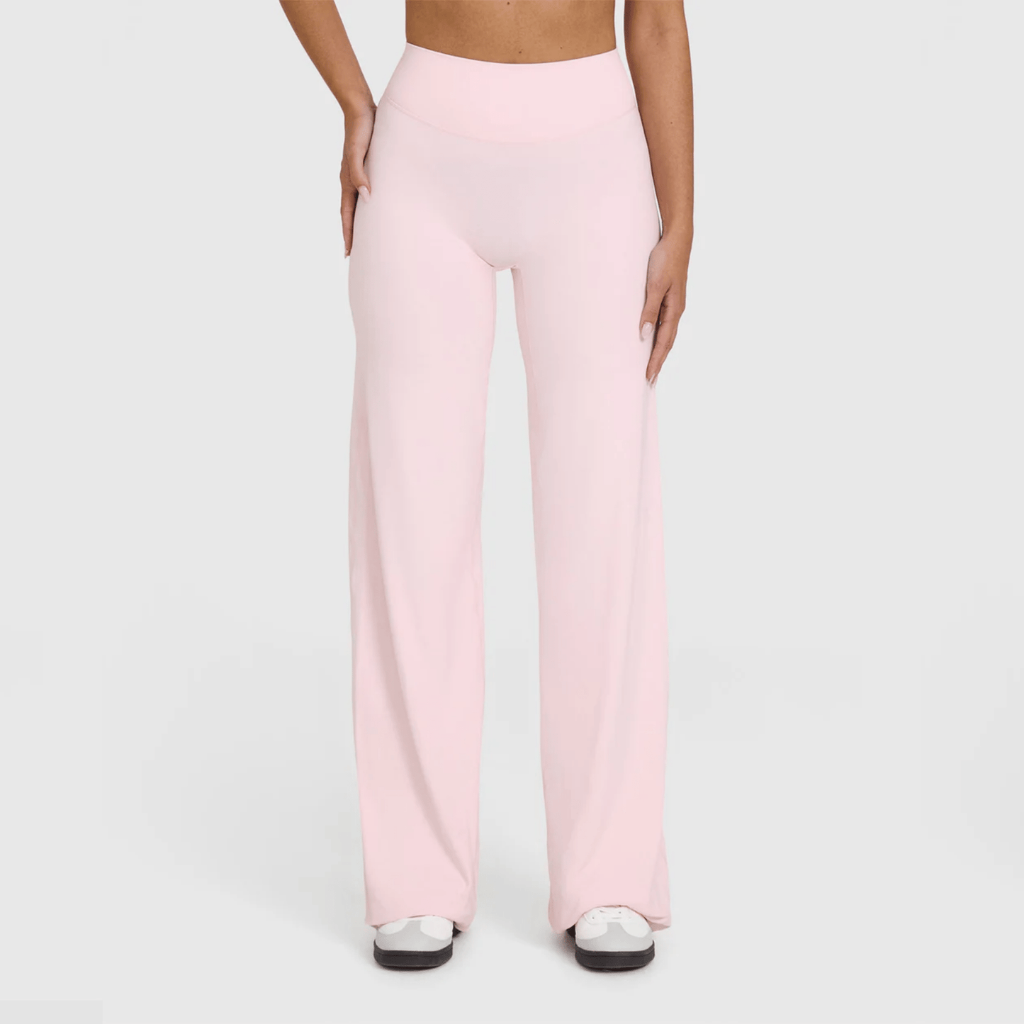 מכנסיים מחטבים ונוחים עם גזרה ישרה המעצימה את הישבן FLEXORA